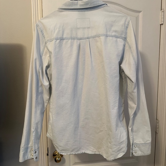 H&M &Denim Light Wash Snap-Front Chambray Shirt - Picture 4 of 6